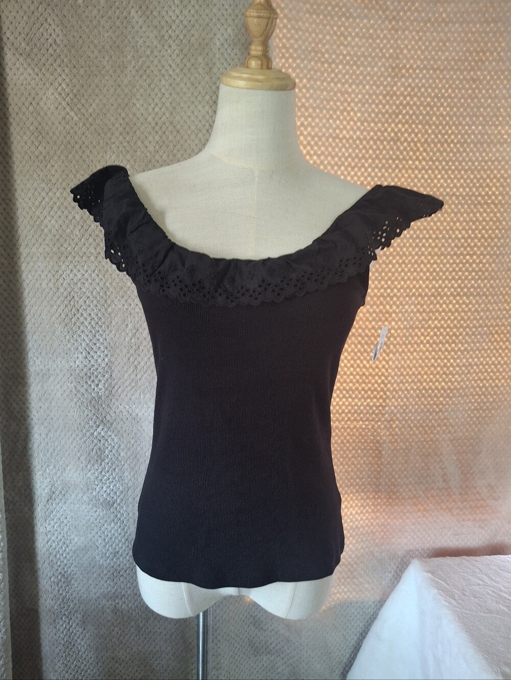 GAP Women's Black Eyelet Ruffled Off-Shoulder Women’s Top